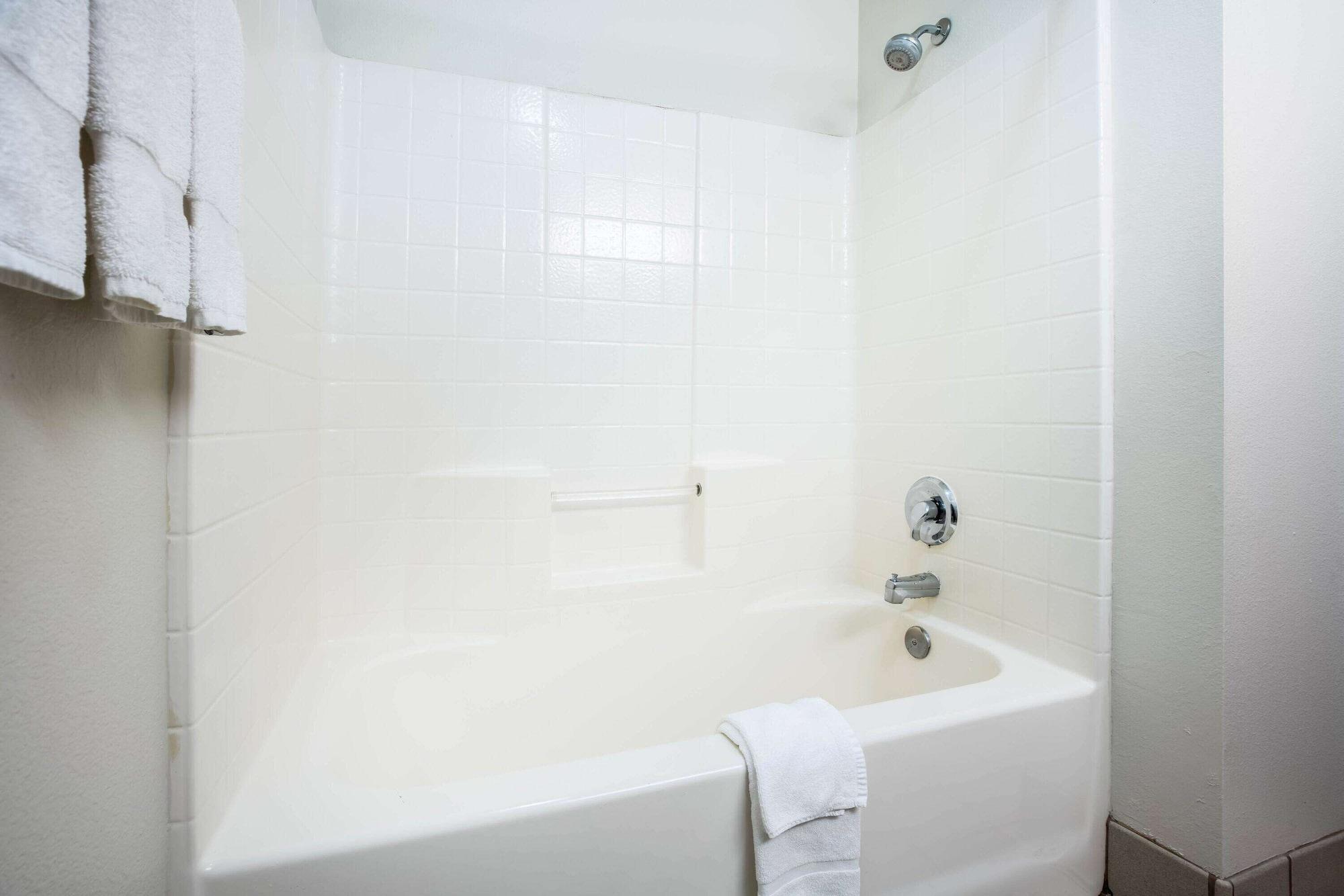La Quinta By Wyndham Portland Airport Hotel Екстериор снимка