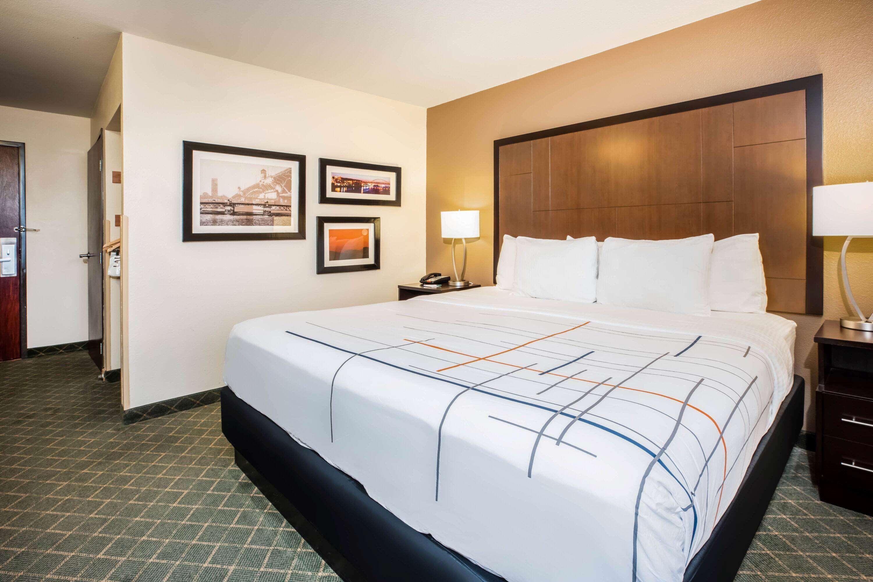 La Quinta By Wyndham Portland Airport Hotel Екстериор снимка