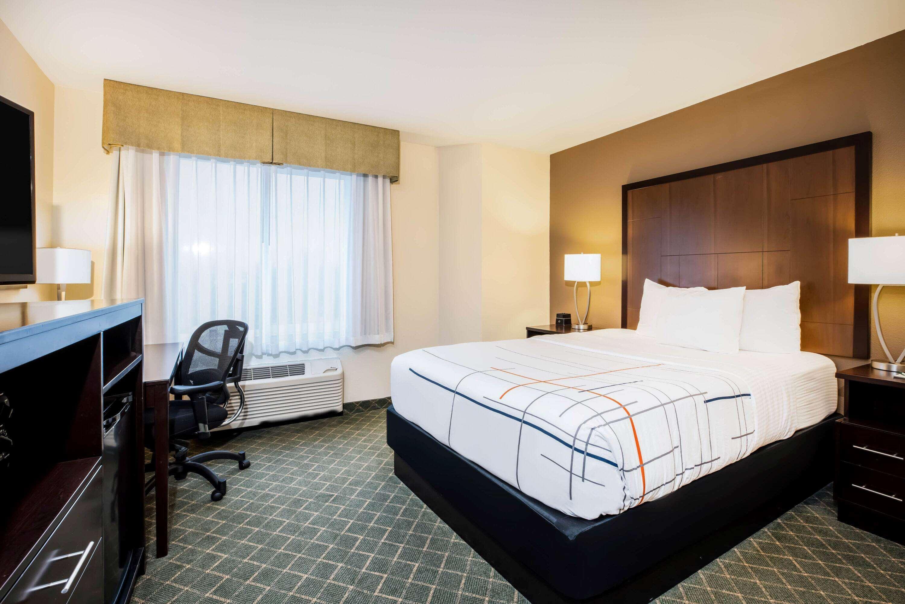 La Quinta By Wyndham Portland Airport Hotel Екстериор снимка