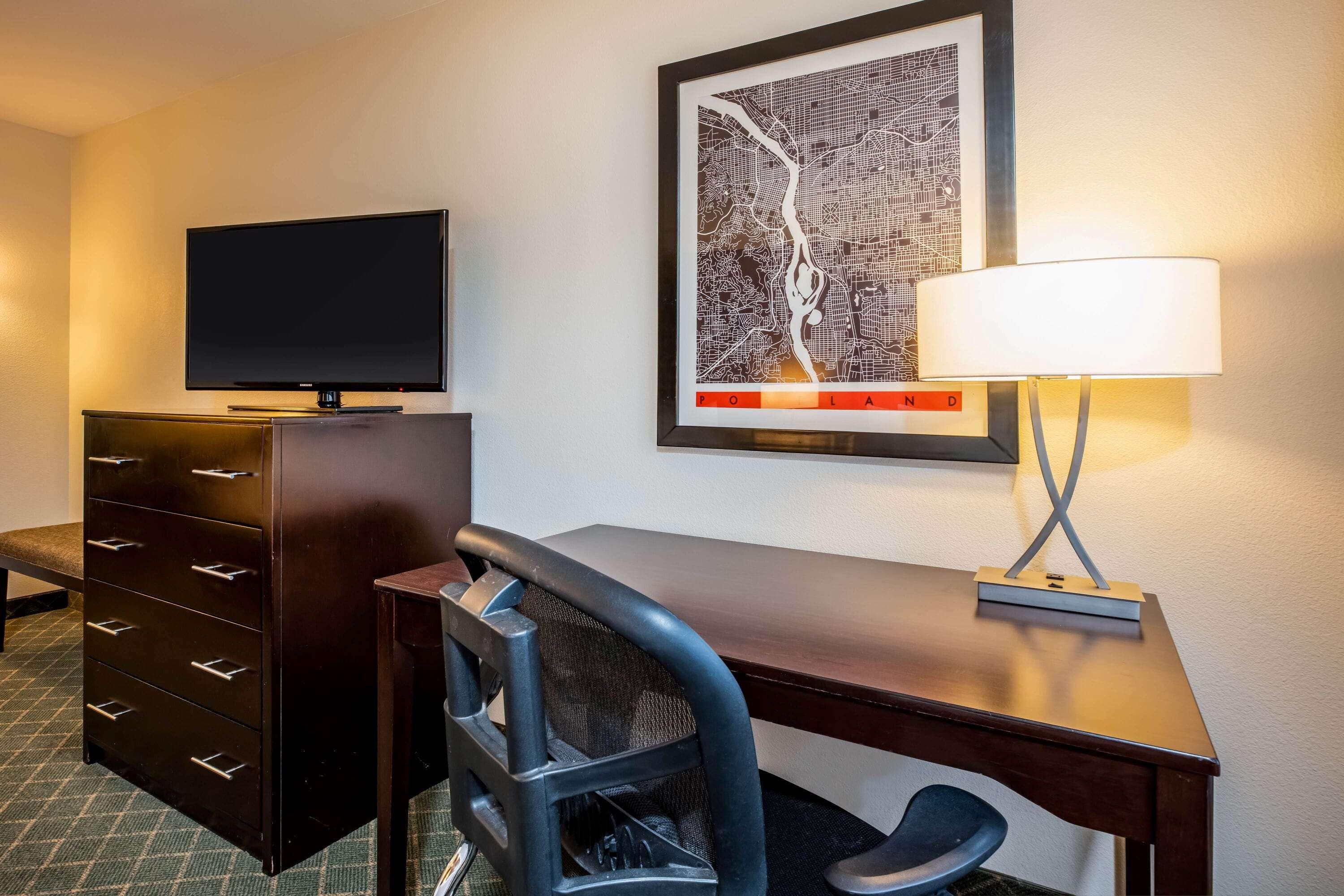 La Quinta By Wyndham Portland Airport Hotel Екстериор снимка