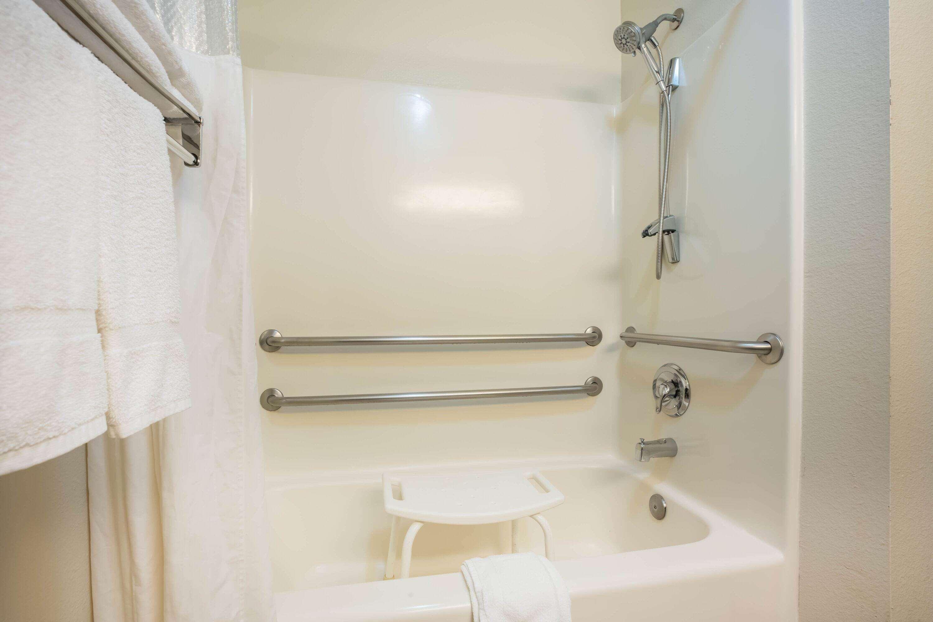 La Quinta By Wyndham Portland Airport Hotel Екстериор снимка