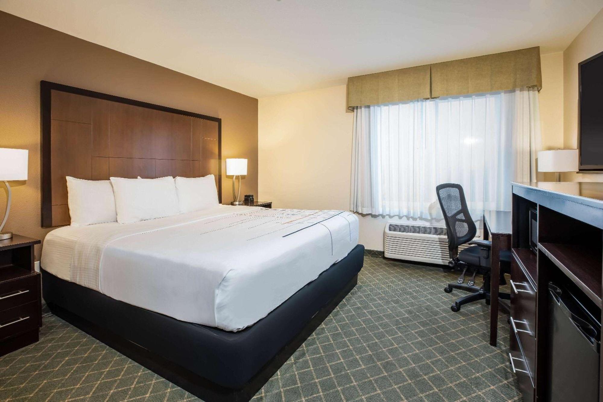 La Quinta By Wyndham Portland Airport Hotel Екстериор снимка