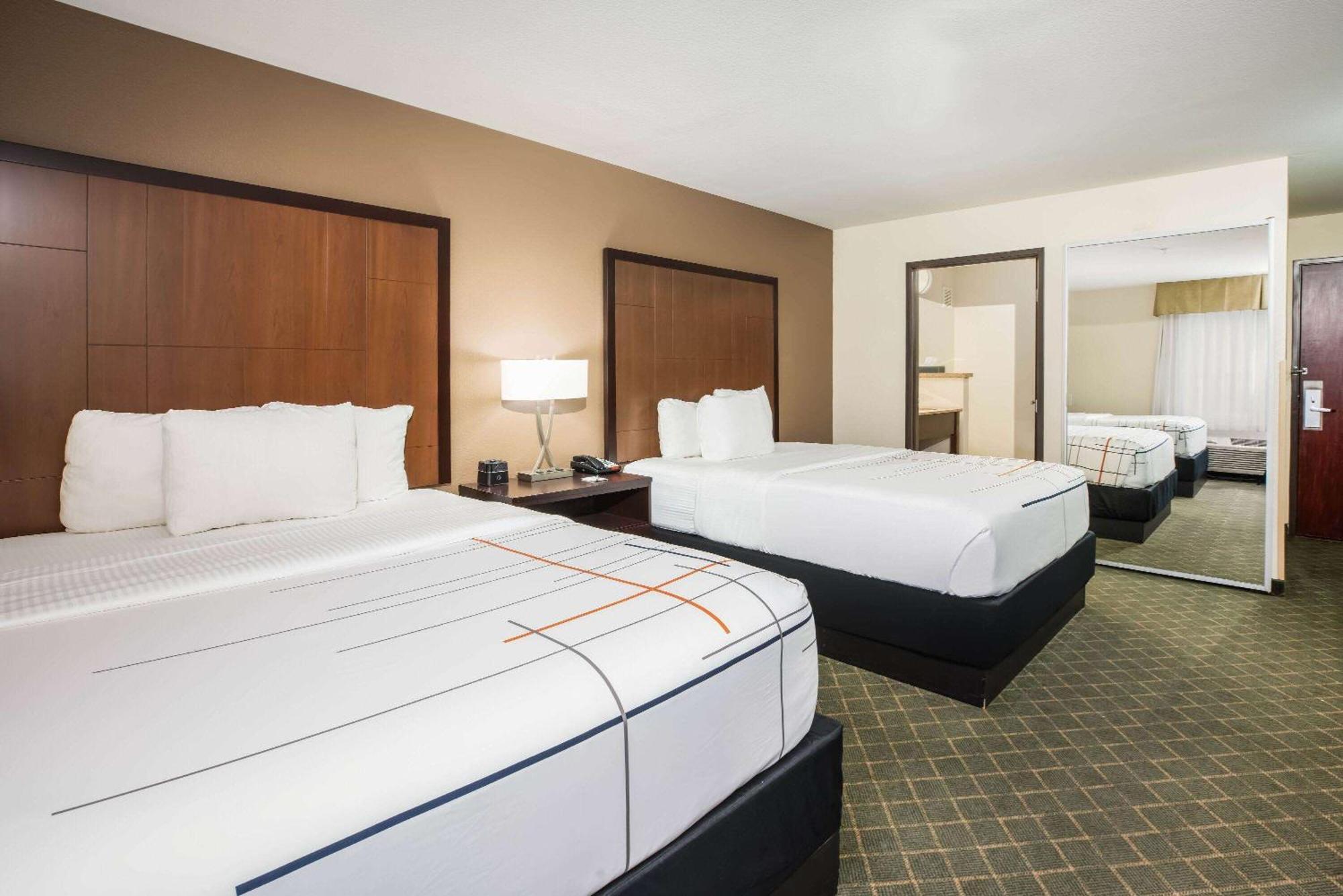 La Quinta By Wyndham Portland Airport Hotel Екстериор снимка
