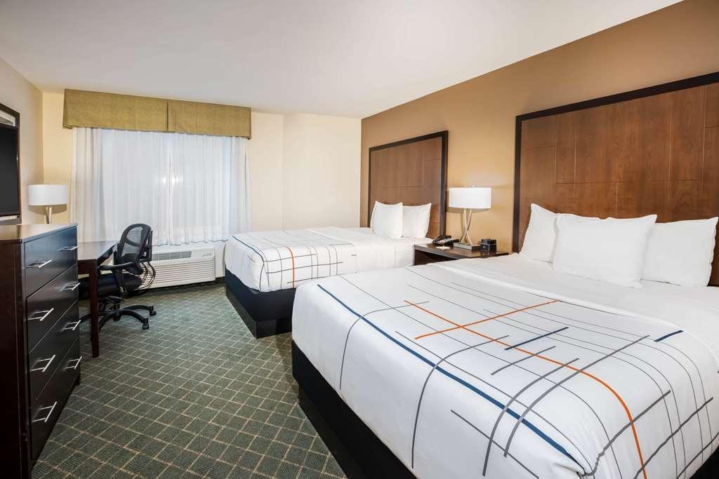 La Quinta By Wyndham Portland Airport Hotel Стая снимка